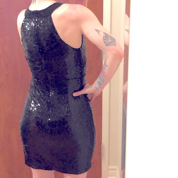 Cocktail sparkle dress with deep lacy V - Picture 9 of 10